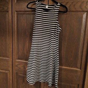 Old navy black and white sleeveless t-shirt dress